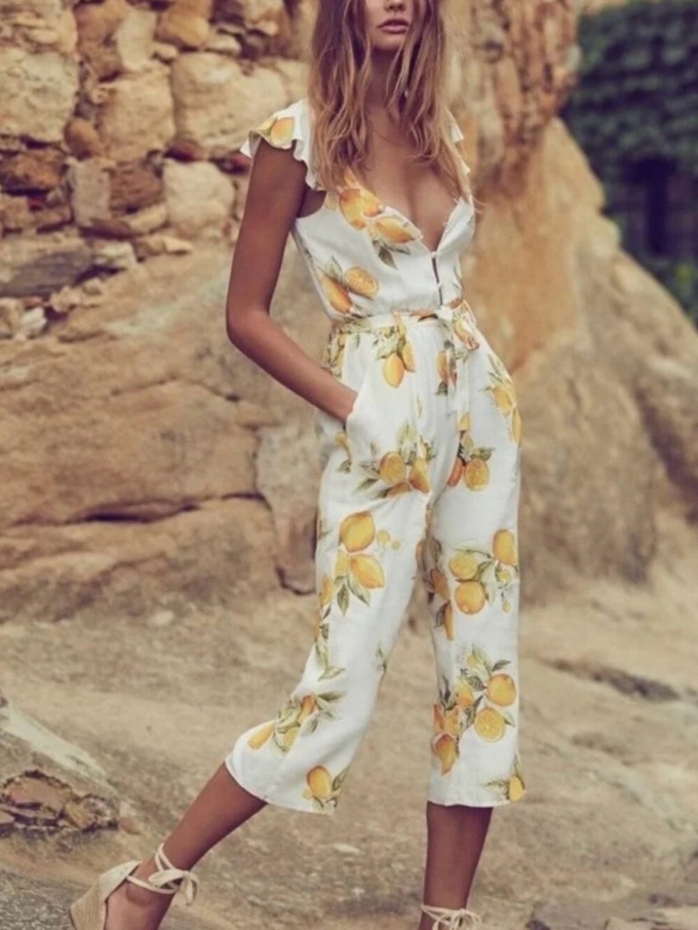 Forβ Love And Lemons Lemon
Print Limonada Tie Waist Jumpsuit size Small